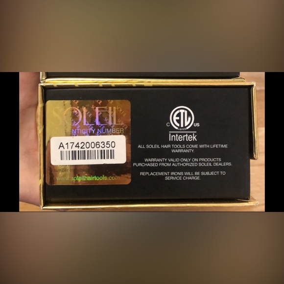 Soleil bundle all NWT flat iron, pad, and comb. - Picture 5 of 5